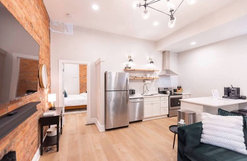 Victorian Village Apartment | Pet Friendly | Close to OSU | Walk to High St