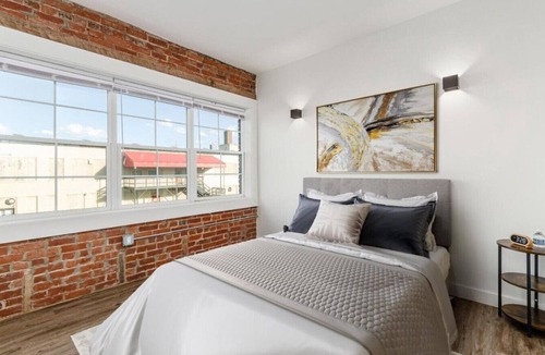 Downtown Columbus Apartment | Pet-Friendly Downtown Studio w/Pool Table