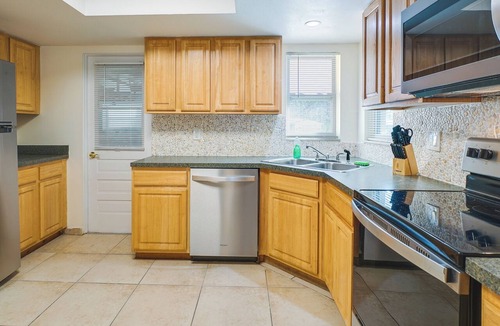 Englewood South Cottage | Pet-friendly Englewood Home - 4 Mi to Beach!