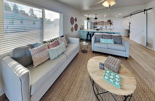 O'byrne House | Pet-friendly Ormond Beach bungalow, newly updated and steps from the beach!