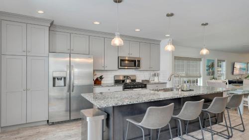 Town Bank House | Pet-Friendly Pool Bayside Coastal Cottage