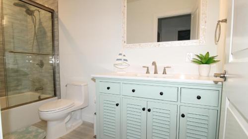 Town Bank House | Pet-Friendly Pool Bayside Coastal Cottage