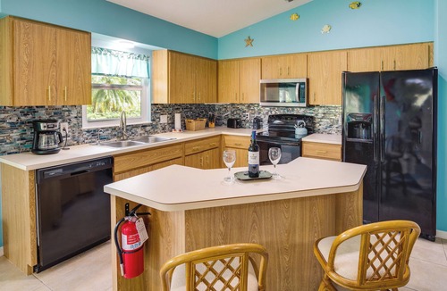 Sebastian Highlands Cottage | Pet-friendly Sebastian Home: w/Porch + Lake View!