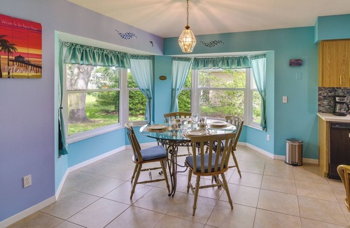 Sebastian Highlands Cottage | Pet-friendly Sebastian Home: w/Porch + Lake View!