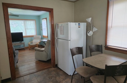 Cape May Cottage | PET FRIENDLY! SIT & ROCK ON THE PORCH AS YOU WATCH THE BOATS GO BY!