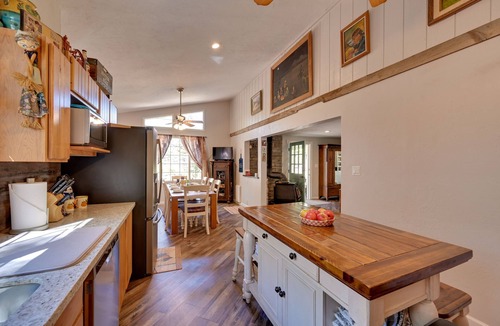 Strawberry Cottage | Pet-Friendly Strawberry Cottage w/Patio & Yard!