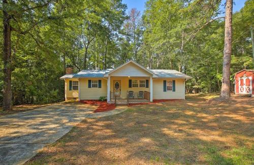Toccoa House | Pet-Friendly Toccoa Home with Deck and Lake Access!