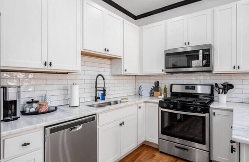 Victorian Village Apartment | Pet Friendly | Trendy Neighborhood | Close to OSU