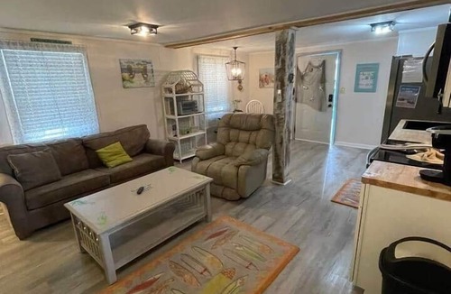 Windy Hill Villa | Pet-Friendly 2BR/2 min Walk to Beach/Pool+Hot Tub/Golf Cart option