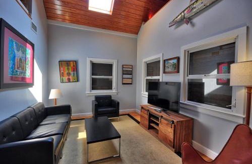 Uptown - Upper Duval House | Petes East Cottage