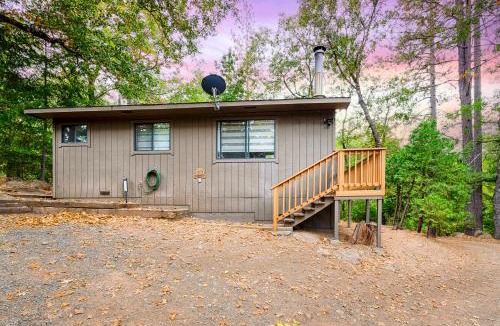 Middletown House | Petite Chalet with deck near Loch Lomond!