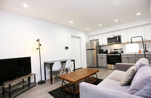 Petworth Bed & Breakfast | Petworth Luxury Unit with Modern Comforts