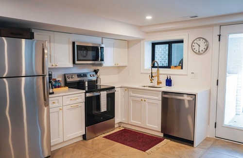 Petworth Apartment | Petworth Retreat - Modern Private 2 Bedroom/2 Bathroom Apartment
