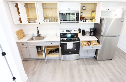 Petworth Bed & Breakfast | Petworth Stylish Unit with Amenities & Comforts