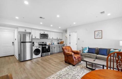 Petworth Bed & Breakfast | Petworth Urban Stay with Balcony and DC Views