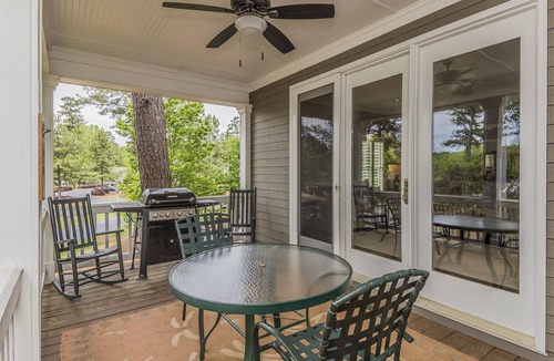 Greensboro Cottage | Picture perfect Marina Cove Escape with lake views!