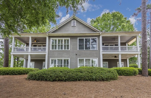 Greensboro Cottage | Picture perfect Marina Cove Escape with lake views!