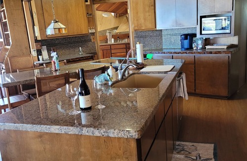 Lakeport House | Picturesque sunset views perfect for couples, families and fishermen