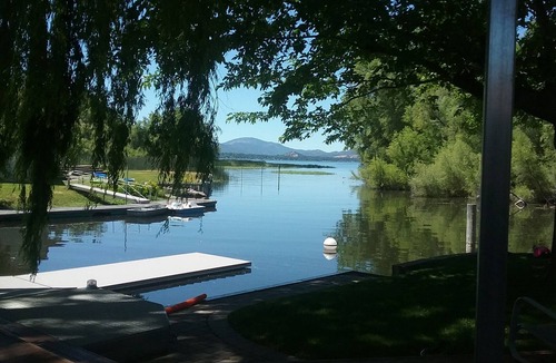 Lakeport House | Picturesque sunset views perfect for couples, families and fishermen