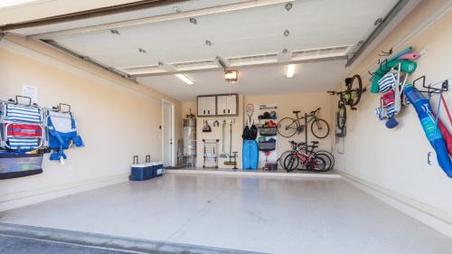 Kamuela House | ❤PiH❤ HARMONY VILLA FREE Resort Pool Waterslide Passes 3 Full Bathrooms Bikes