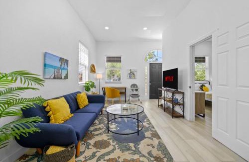 Gillespie Park Apartment | Pineapple Paradise - 2 Units - 13 min to Beach