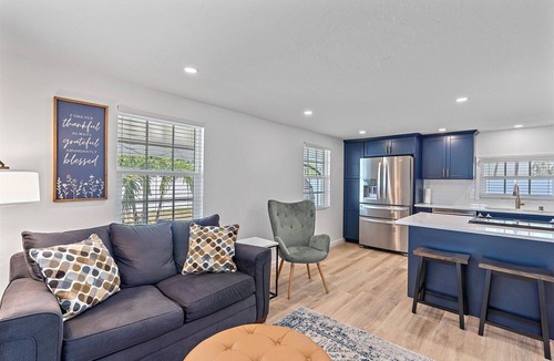 Pinecraft Apartment | Pinecraft Paradise ~ Secluded Apt in central SRQ!
