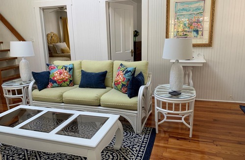 The Pines House | Pines Cottage~ Half Block to Beach ~ 5 Bedrooms ~ Sleeps 10 ~ Huge Porch & Patio