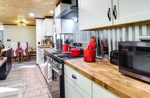 Pinetop Cottage | Pinetop-lakeside Cabin Rental: Porch & Fire Pit!