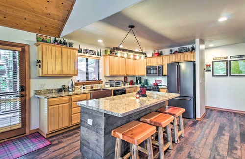 Pinetop Cottage | Pinetop Retreat w/Fire Pit & Game Room!