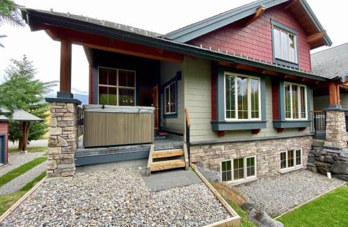 Fernie Ski Chalet | Pinnacle Ridge by StayIn