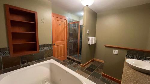 Fernie Ski Chalet | Pinnacle Ridge by StayIn