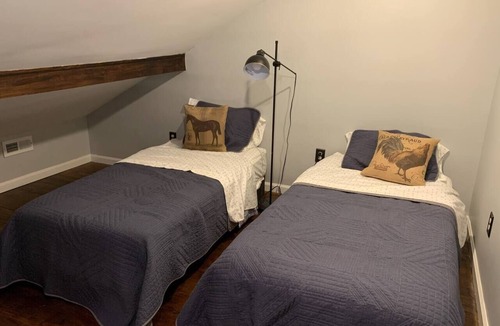 Darnestown House | Pleasant Hills Farm Guest Cottage (Farm Stay just 20 mins to Washington DC)