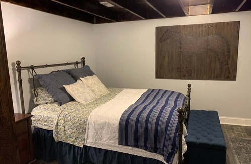 Darnestown House | Pleasant Hills Farm Guest Cottage (Farm Stay just 20 mins to Washington DC)