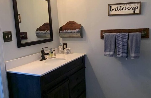 Darnestown House | Pleasant Hills Farm Guest Cottage (Farm Stay just 20 mins to Washington DC)