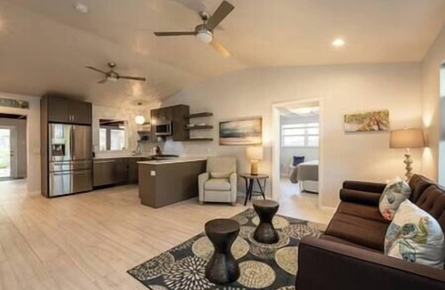 Midtown House | Plumeria Paradise, Modern Home Close to the Beach