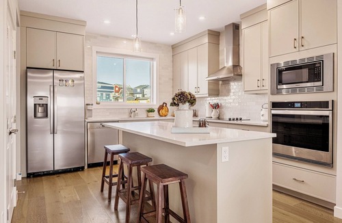 Keith House | Pond View ·Lux Home ·Central AC· Garage· Banff 1hr