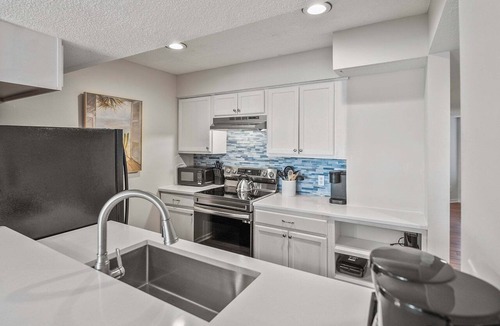 Oceanmarsh Subdivision Condo | Pool and Ocean Views - First Floor Villa on Harbor Island