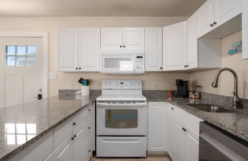Nags Head Cottage | Pool/Hot tub -Fenced yard -1 dog friendly
