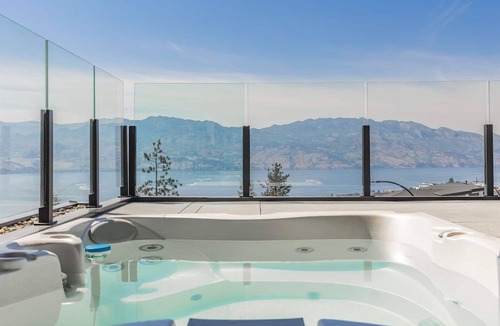 Central Okanagan House | Pool | Hot Tub | Lakeview | Poker Table | King Bed