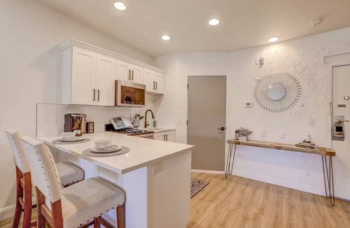 St. George Villa | Pool, Hot Tub, Pickleball, Gym, WiFi, Kitchen, King Bed, Dog Friendly Villa