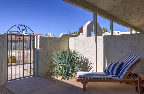 St. George Villa | Pool, Hot Tub, Pickleball, Gym, WiFi, Kitchen, King Bed, Dog Friendly Villa