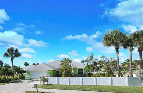 Del Real Townhouse House | Pool Paradise with hot tub, bikes, every beach need, games and more!