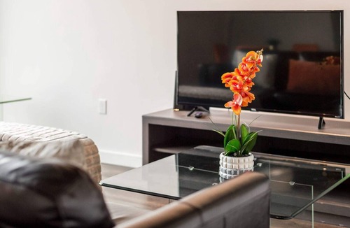 Washington Apartment | PoplarHouse 2BD 12 - Two Bedroom Apartment, Sleeps 4