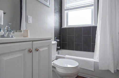 Washington Apartment | PoplarHouse 2BD 12 - Two Bedroom Apartment, Sleeps 4