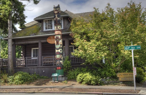 Alki House | Popular Alki Beach Seattle Vacation House, Walk to Restaurants