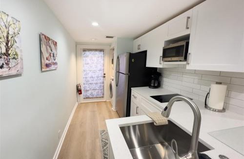 Downtown Apartment | Porchside Paradise Conch Republic Cottage