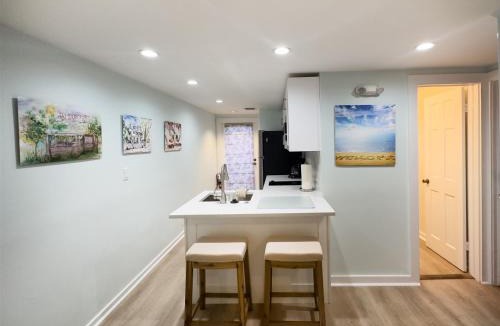 Downtown Apartment | Porchside Paradise Conch Republic Cottage