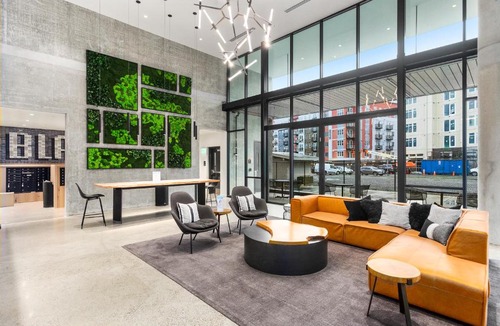 Downtown Apartment | Posh Lofty Pad in Central Redmond - 92 Walkscore!