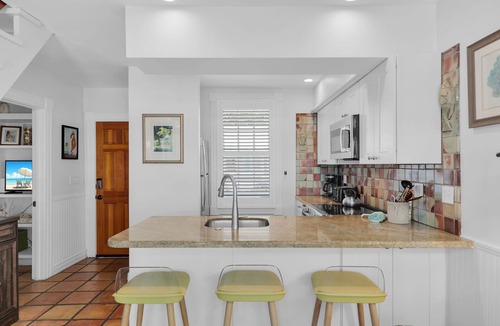 Uptown - Upper Duval House | ~POTTER'S COTTAGE~ Key West charmer in great location with private pool!
