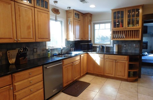 Falls Church House | Premier Host: Cozy Family Cottage .